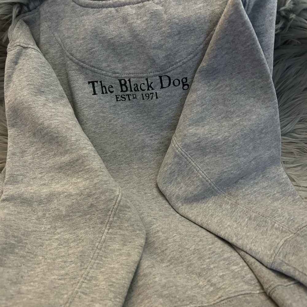 The Black Dog genuine, classic apparel size, medium boys, sweatshirt - Picture 4 of 8